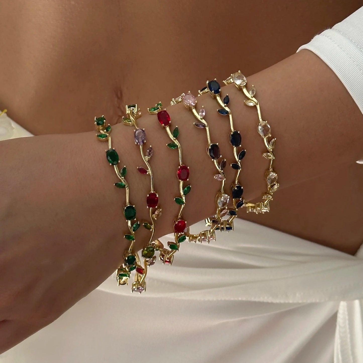 Tulip Charm Bracelet for Women – Premium Stainless Steel Gold Plated Floral Bracelet | Elegant Trendy Adjustable Bracelet for Girls & Women Pakistan 🔥 73% OFF – LAST DAY SALE