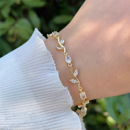 Tulip Charm Bracelet for Women – Premium Stainless Steel Gold Plated Floral Bracelet | Elegant Trendy Adjustable Bracelet for Girls & Women Pakistan 🔥 73% OFF – LAST DAY SALE