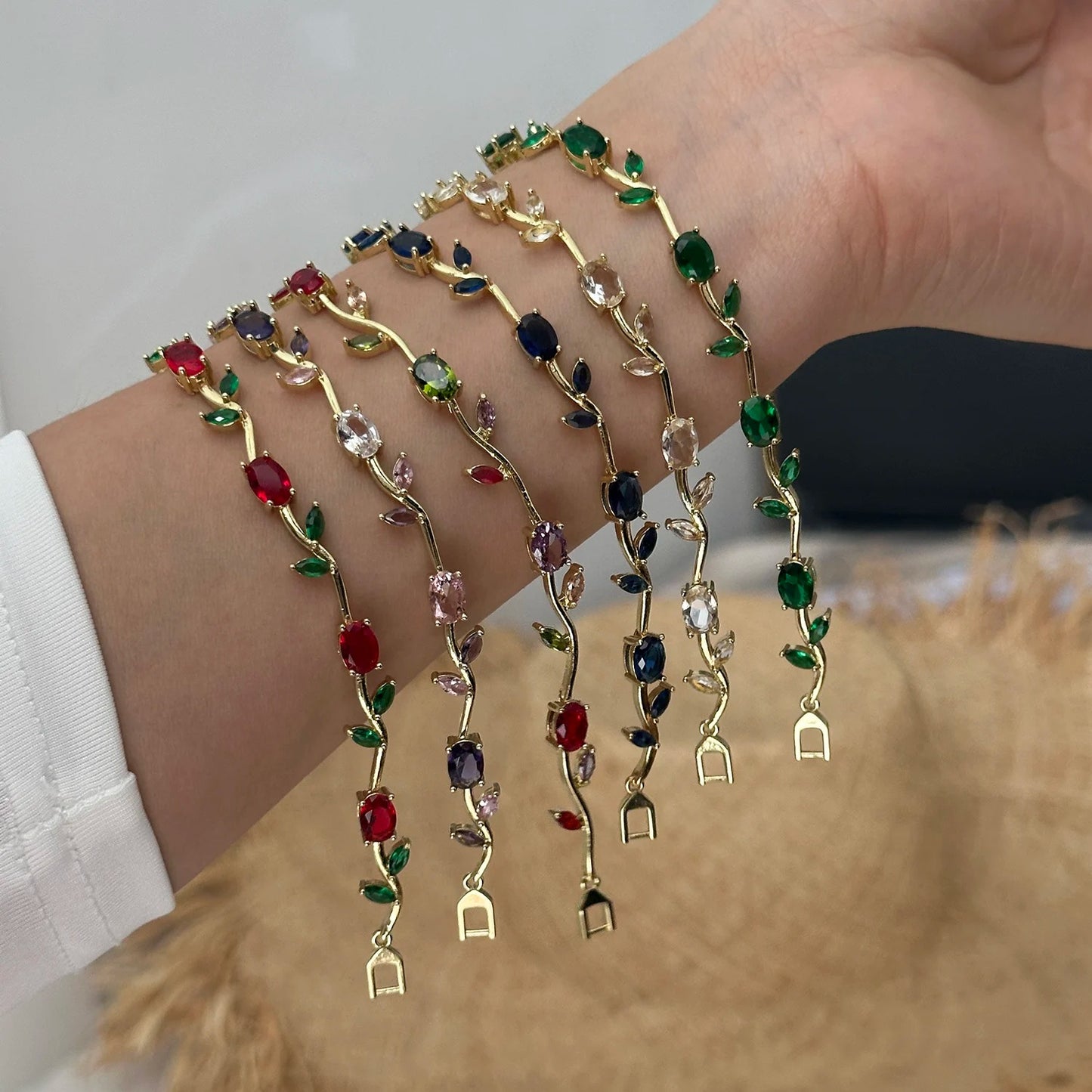 Tulip Charm Bracelet for Women – Premium Stainless Steel Gold Plated Floral Bracelet | Elegant Trendy Adjustable Bracelet for Girls & Women Pakistan 🔥 73% OFF – LAST DAY SALE