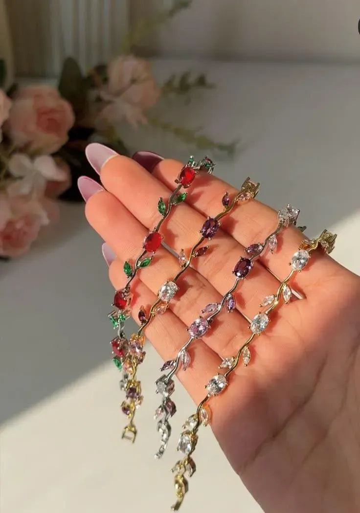 Tulip Charm Bracelet for Women – Premium Stainless Steel Gold Plated Floral Bracelet | Elegant Trendy Adjustable Bracelet for Girls & Women Pakistan 🔥 73% OFF – LAST DAY SALE